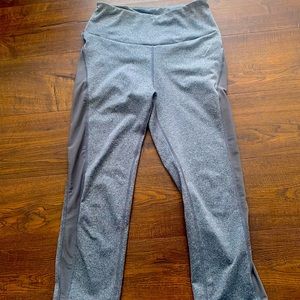 Gymshark Dry Gray Capris Leggings (Small)